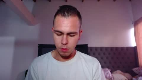 Snapshot of erik_rodriguez chatting on December 21, 11:28 am Erik rodriguez online show from December 21, 11:28 am