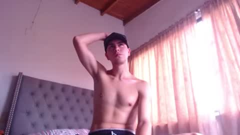 Snapshot of erik_rodriguez chatting on February 16, 3:19 pm Erik rodriguez online show from February 16, 3:19 pm