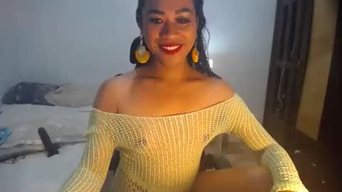 Snapshot of erika_madrigal chatting on December 1, 11:58 pm erika_madrigal online show from December 1, 11:58 pm