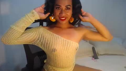Snapshot of erika_madrigal chatting on December 21, 11:55 am erika_madrigal online show from December 21, 11:55 am