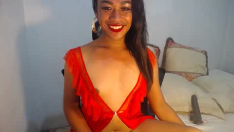 Snapshot of erika_madrigal chatting on December 23, 2:35 am erika_madrigal online show from December 23, 2:35 am