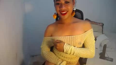 Snapshot of erika_madrigal chatting on January 2, 8:49 am erika_madrigal online show from January 2, 8:49 am