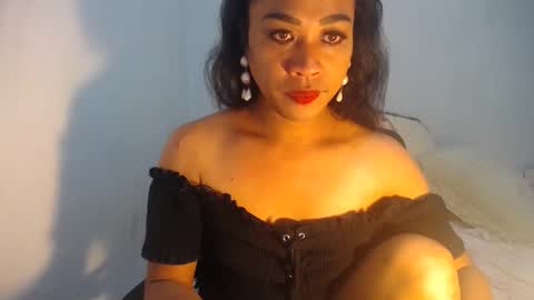 Snapshot of erika_madrigal chatting on January 21, 12:57 am erika_madrigal online show from January 21, 12:57 am
