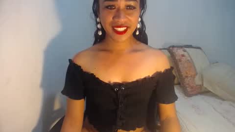 Snapshot of erika_madrigal chatting on January 21, 4:43 am erika_madrigal online show from January 21, 4:43 am