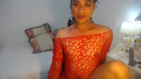 Snapshot of erika_madrigal chatting on February 10, 9:14 am erika_madrigal online show from February 10, 9:14 am