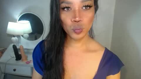 Snapshot of erika_madrigal chatting on September 9, 11:59 pm erika_madrigal online show from September 9, 11:59 pm