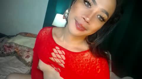 Snapshot of erika_madrigal chatting on October 9, 11:25 pm erika_madrigal online show from October 9, 11:25 pm