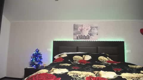 Snapshot of erikagold chatting on December 8, 5:29 am ErikaGold online show from December 8, 5:29 am