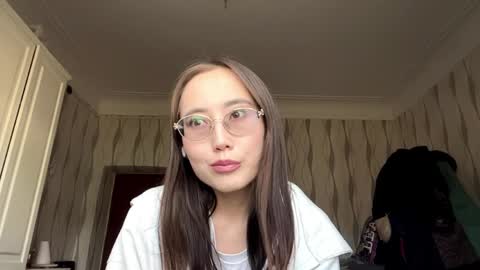 Snapshot of erinnthurmond chatting on May 23, 10:19 am Luna online show from May 23, 10:19 am