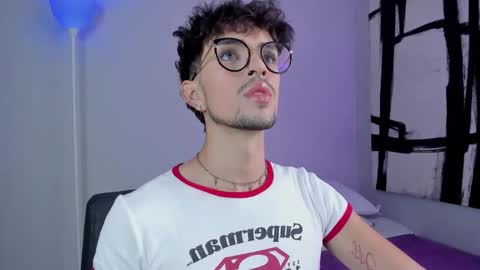 Snapshot of erisleon chatting on October 30, 1:34 pm   online show from October 30, 1:34 pm