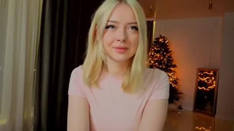 Snapshot of erlenbayer chatting on February 26, 7:35 pm Chanel online show from February 26, 7:35 pm