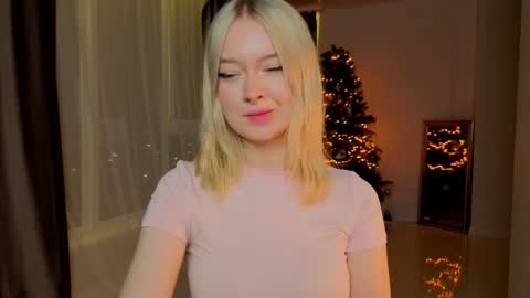 Snapshot of erlenbayer chatting on February 28, 8:21 pm Chanel online show from February 28, 8:21 pm