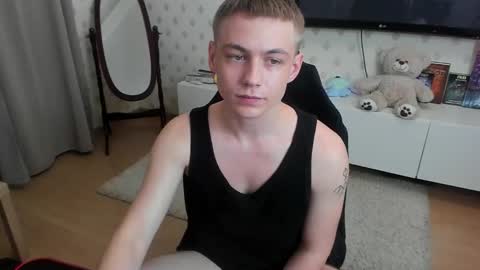 Max online show from October 26, 9:21 pm