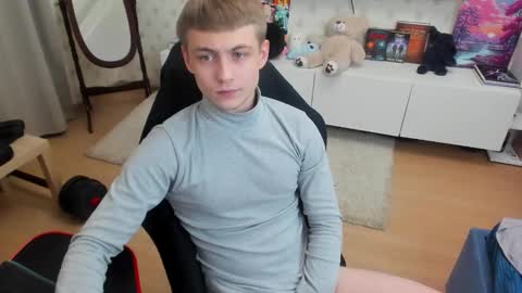 Max online show from November 23, 11:04 pm