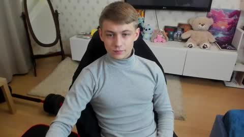 Max online show from December 17, 4:18 am