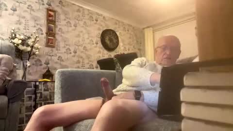 Snapshot of erman1955 chatting on February 14, 11:31 pm erman1955 online show from February 14, 11:31 pm