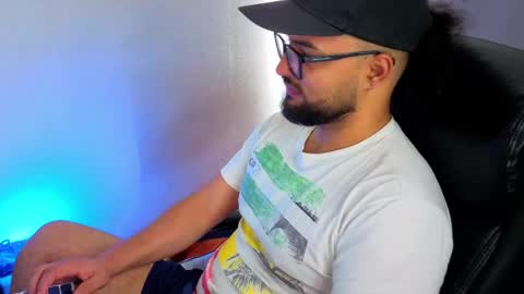 Snapshot of ernesto_rodriguez_82 chatting on May 26, 4:25 pm ernesto rodriguez 82 online show from May 26, 4:25 pm