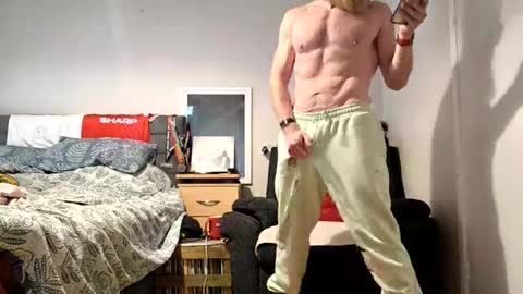 Snapshot of erniemac chatting on November 17, 1:06 pm Ernie online show from November 17, 1:06 pm