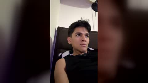 Snapshot of eron_crown chatting on April 2, 2:09 am eron_crown online show from April 2, 2:09 am