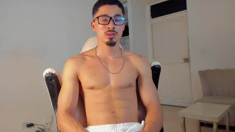 Snapshot of eros_becker_ chatting on May 8, 4:51 am eros_becker_ online show from May 8, 4:51 am