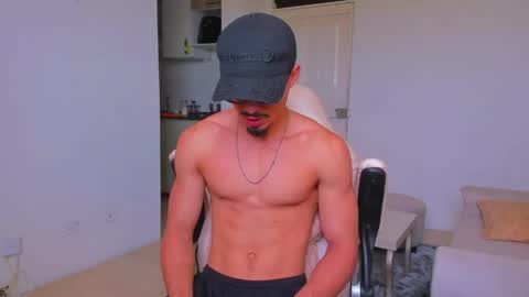 Snapshot of eros_becker_ chatting on May 13, 4:04 pm eros_becker_ online show from May 13, 4:04 pm