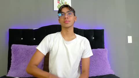Eros Lux1 online show from May 31, 3:19 pm