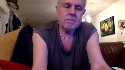 eros online show from December 12, 5:42 am