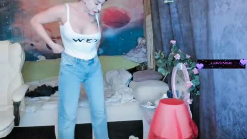 Snapshot of erotic_dessire chatting on February 13, 7:10 pm Eve online show from February 13, 7:10 pm