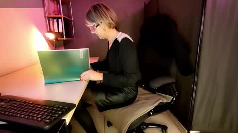 Snapshot of eroticaeva chatting on November 22, 10:36 am Eva online show from November 22, 10:36 am