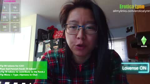 Snapshot of eroticalynn chatting on December 6, 8:18 pm Lynn online show from December 6, 8:18 pm