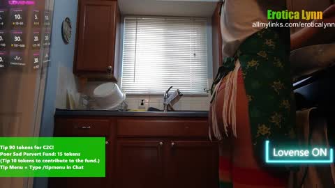 Snapshot of eroticalynn chatting on January 2, 7:29 pm Lynn online show from January 2, 7:29 pm