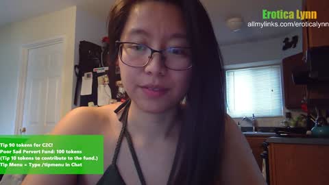 Snapshot of eroticalynn chatting on January 9, 9:26 pm Lynn online show from January 9, 9:26 pm