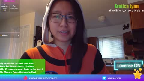 Snapshot of eroticalynn chatting on February 7, 7:17 pm Lynn online show from February 7, 7:17 pm