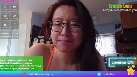 Snapshot of eroticalynn chatting on February 19, 7:59 pm Lynn online show from February 19, 7:59 pm