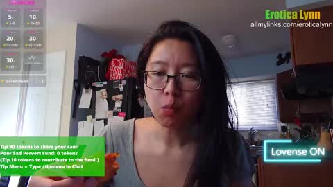 Snapshot of eroticalynn chatting on February 20, 8:47 pm Lynn online show from February 20, 8:47 pm