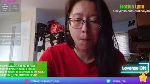 Snapshot of eroticalynn chatting on March 6, 8:05 pm Lynn online show from March 6, 8:05 pm