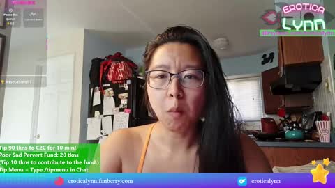Snapshot of eroticalynn chatting on October 8, 7:11 pm Lynn online show from October 8, 7:11 pm