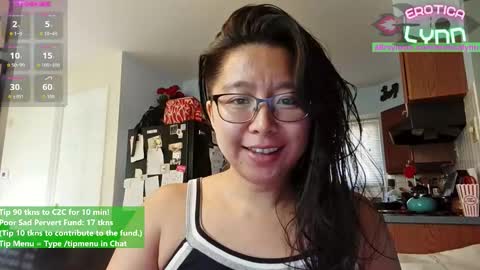 Snapshot of eroticalynn chatting on November 4, 7:24 pm Lynn online show from November 4, 7:24 pm