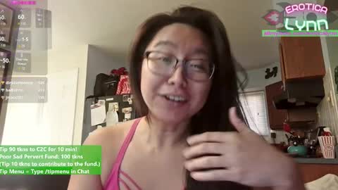 Snapshot of eroticalynn chatting on December 5, 8:05 pm Lynn online show from December 5, 8:05 pm