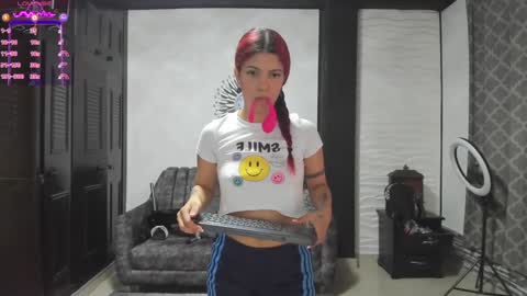 Snapshot of eroticazir chatting on December 17, 6:42 pm Valentine online show from December 17, 6:42 pm