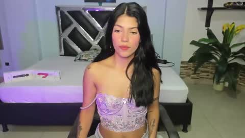 Snapshot of eroticazir chatting on November 12, 3:07 am Valentine online show from November 12, 3:07 am