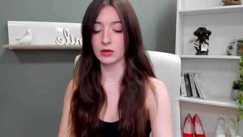 Leah online show from December 6, 11:11 am