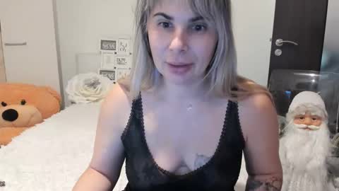 eroticsensualkitty4u online show from December 16, 4:23 pm