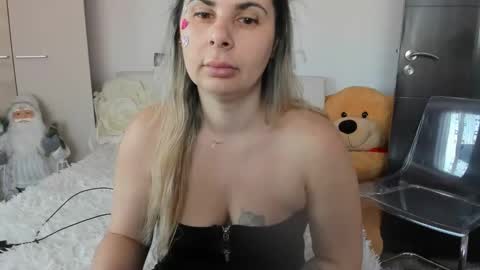 eroticsensualkitty4u online show from February 14, 9:28 am