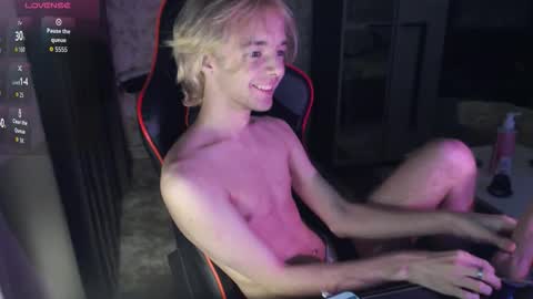 Snapshot of ervi_ chatting on February 26, 7:57 pm ERV1II online show from February 26, 7:57 pm