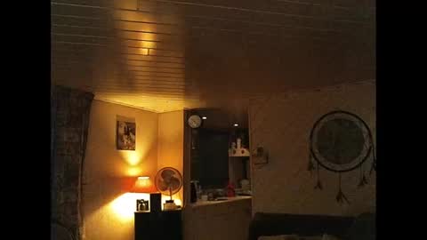 Erwins room welcome sound on online show from March 9, 9:14 pm