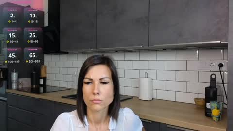 EryVelvet online show from June 8, 7:42 am