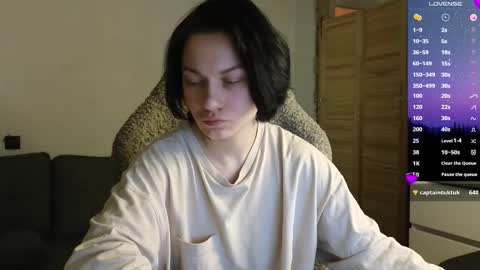 esajukyy online show from February 26, 4:50 pm