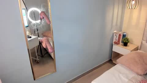 Escarlet online show from January 3, 3:33 pm