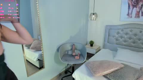 Snapshot of escarleth__ chatting on June 30, 1:56 pm Escarlet online show from June 30, 1:56 pm